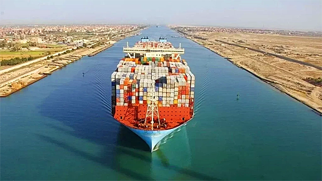 قناة السويس تحقق أرقاما قياسية بعد وقف حرب غزة